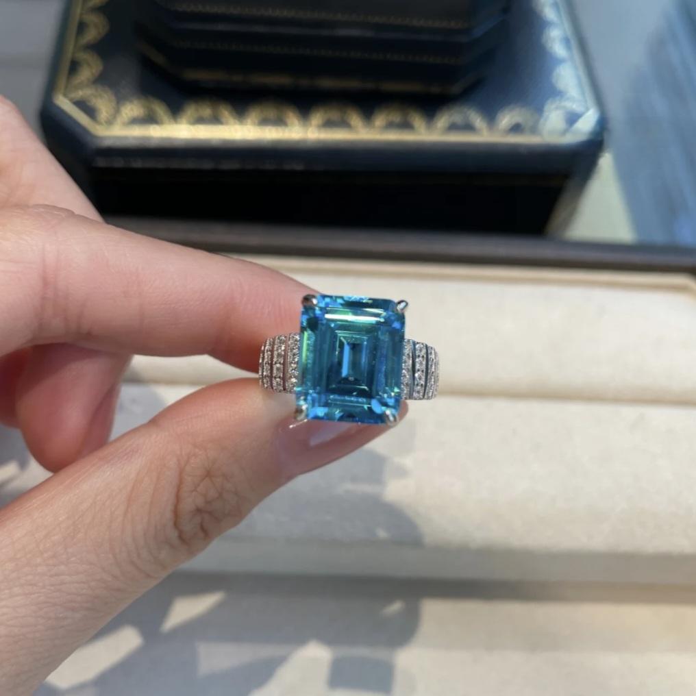 Emerald-Cut 9ct Aquamarine Ring with Synthetic Diamond Accents in S925 Sterling Silver - Perfect Engagement or Anniversary Gift