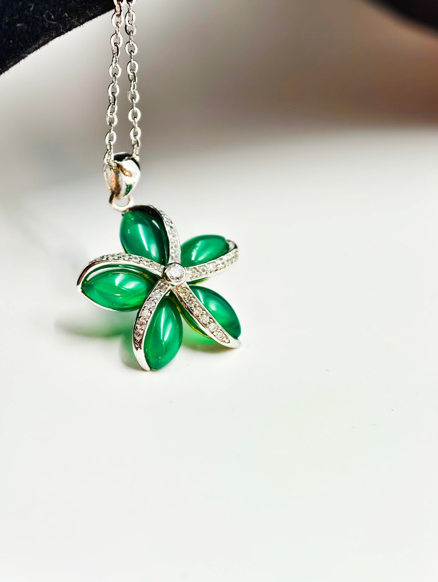 Flower Natural Green Agate Pendant Necklace - S925 Sterling Silver, Premium Natural Stone Jewelry, Elegant Gift for Women