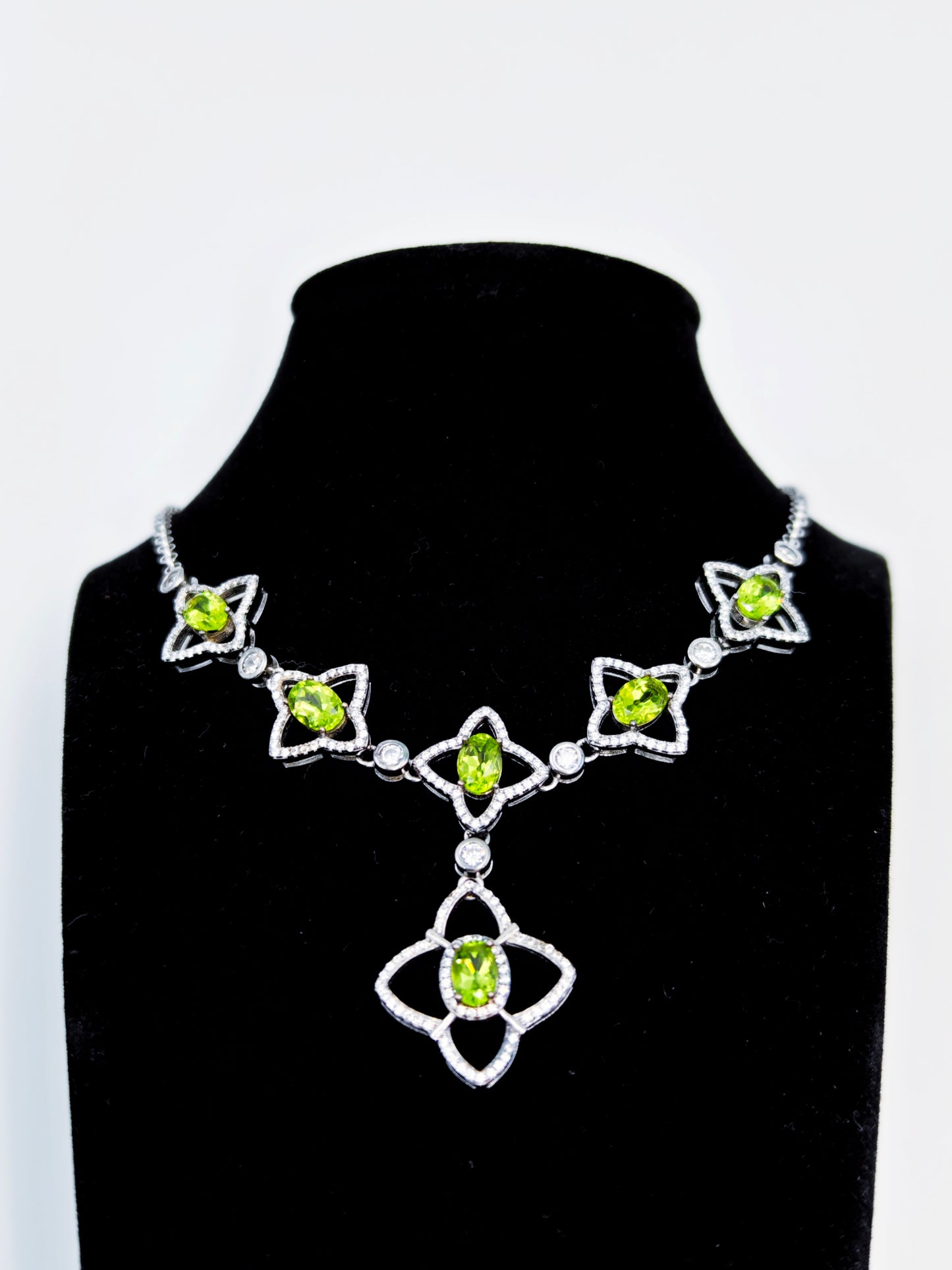 Four-Corner Rhombus Peridot Necklace, S925 Premium Natural Gemstone, Unique Geometric Gemstone Jewelry, Perfect Gift & Fashion Accessory