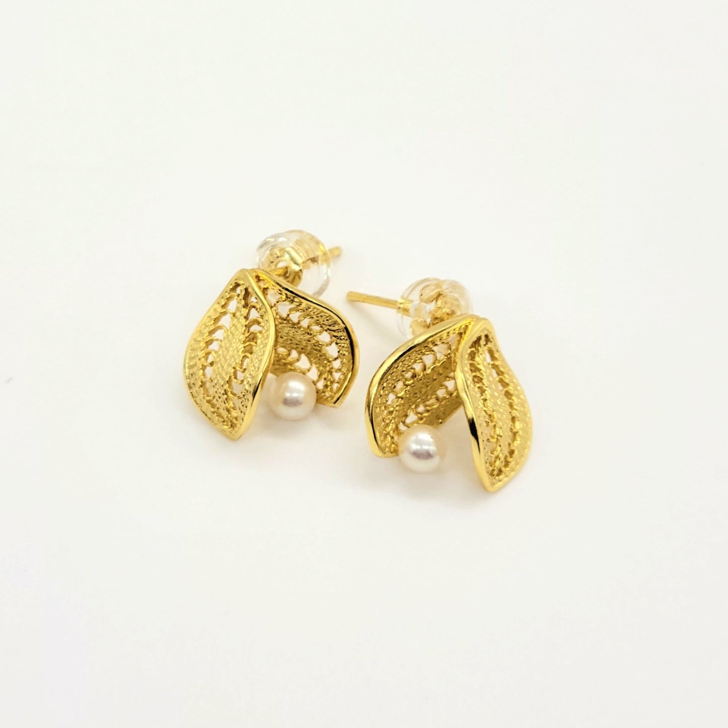 Leaf Bud Earrings, 14K Gold-Plated Sterling Silver (s925) with White Pearl, Hollow Filigree Design, Nature-Inspired Design