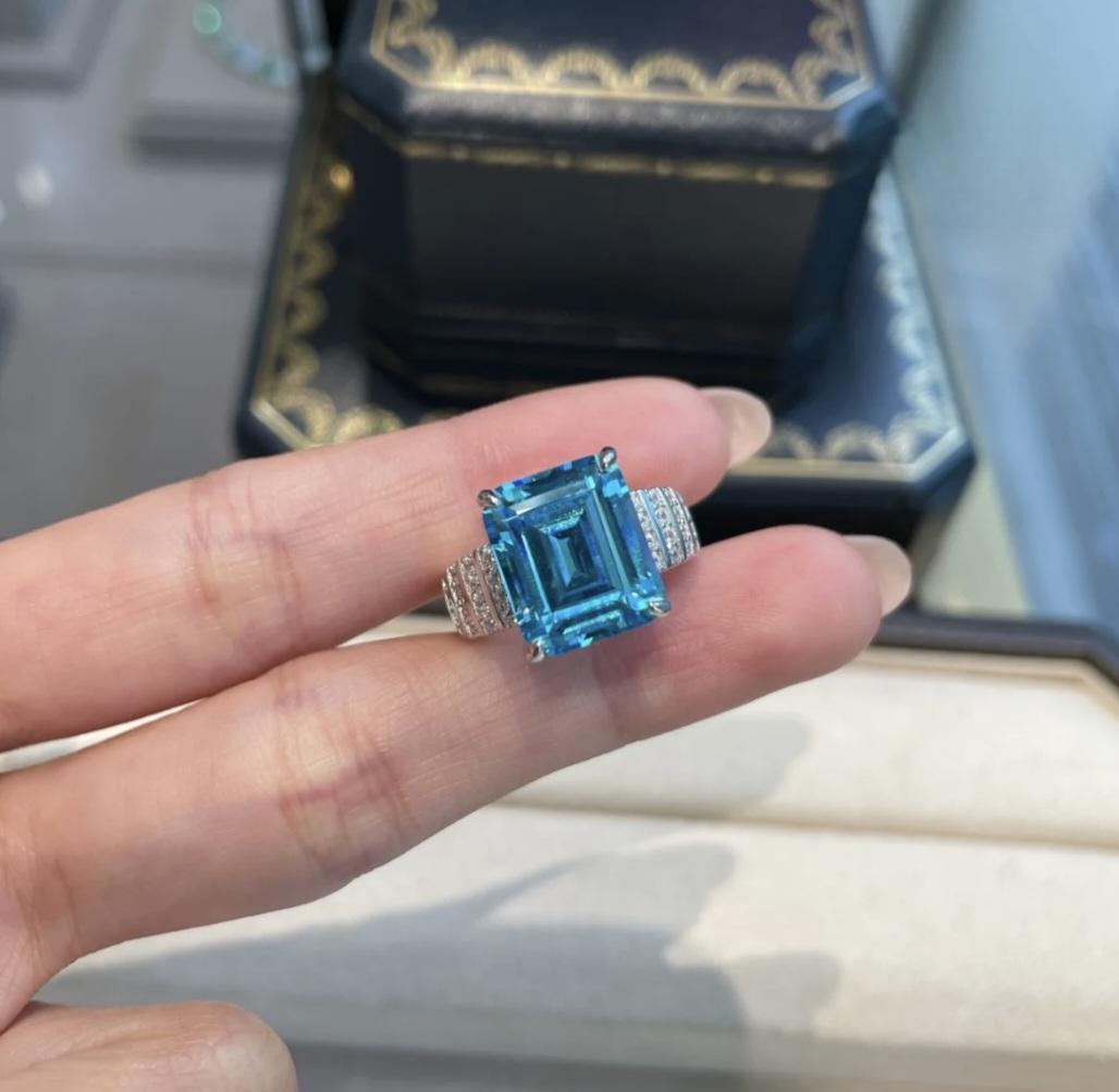 Emerald-Cut 9ct Aquamarine Ring with Synthetic Diamond Accents in S925 Sterling Silver - Perfect Engagement or Anniversary Gift