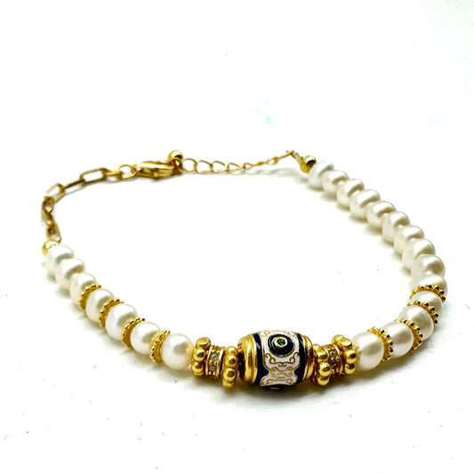 Pearl Bracelet with Enamel Detailing Bead - Perfect Gift & Elegant Fashion Accessory for Women