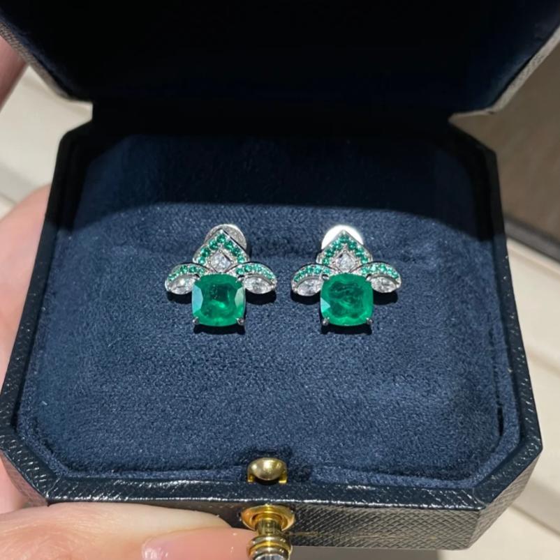 Synthetic Emerald Green 1.5ct Gemstone Stud Earrings S925 Sterling Silver - Elegant Design