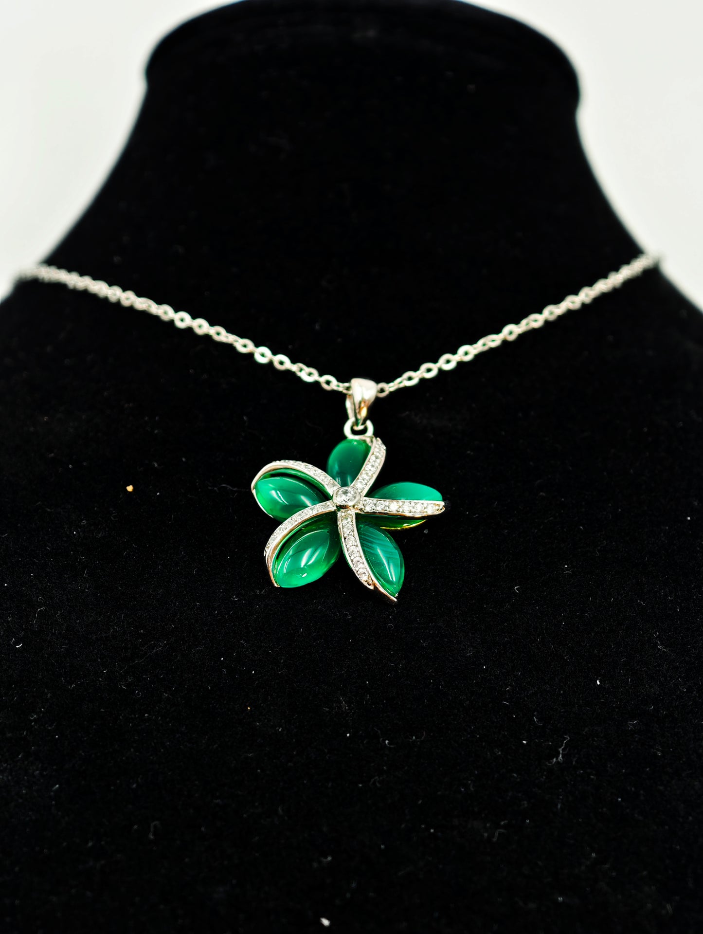 Flower Natural Green Agate Pendant Necklace - S925 Sterling Silver, Premium Natural Stone Jewelry, Elegant Gift for Women